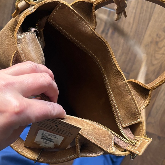 Roots Tan Leather Crossbody Bag - Picture 9 of 11